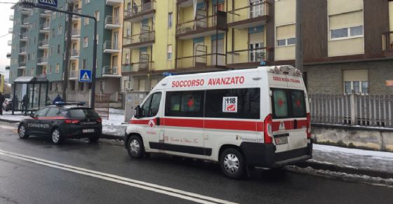 Giovane donna accoltella la mamma, che è grave Giovane donna accoltella la mamma, che è grave