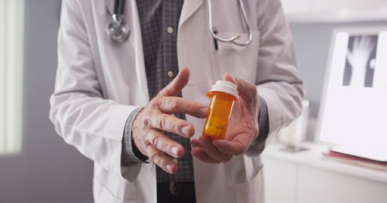 Truffa al Policlinico, arrestati un medico e un ricercatore Truffa al Policlinico, arrestati un medico e un ricercatore