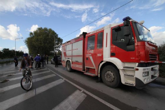 Incidente ad Asigliano, Vigili del fuoco estraggono dalle lamiere il conducente