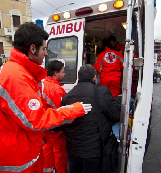 Crescentino: incidente fra 5 auto, un ferito grave