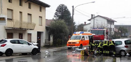 Scontro frontale a Gorizia nella frazione di Piedimonte: due feriti