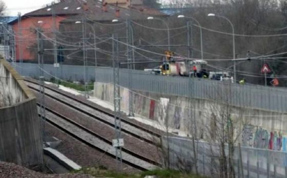 Operaio muore folgorato mentre lavora al nodo ferroviario di Bologna Operaio muore folgorato mentre lavora al nodo ferroviario di Bologna