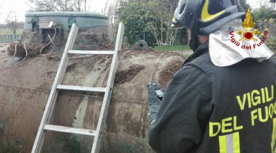 Aviano, allarme fuga di gas: arrivano i pompieri (© Vigili del Fuoco Pordenone) Aviano, allarme fuga di gas: arrivano i pompieri (© Vigili del Fuoco Pordenone)