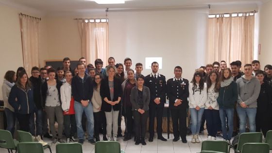 Studenti e militari nella foto di rito della giornata (© Diario di Biellai) Studenti e militari nella foto di rito della giornata (© Diario di Biellai)