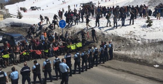 Monginevro: scontri al confine con i gendarmi Monginevro: scontri al confine con i gendarmi
