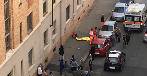 Suicidio in via Matilde Serao