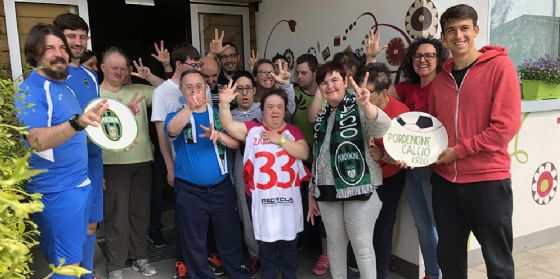 Anche quest’anno gli allenatori del Pordenone portano al CSO di Casarsa il progetto di attività motoria (© CSO Il Piccolo Principe) Anche quest’anno gli allenatori del Pordenone portano al CSO di Casarsa il progetto di attività motoria (© CSO Il Piccolo Principe)