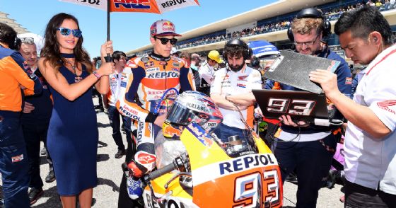 Marc Marquez in sella alla sua Honda sulla griglia di partenza della MotoGP
