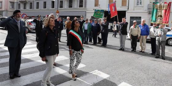 Via Imbriani, commemorati i caduti del 5 maggio 1945 (© Comune Ts) Via Imbriani, commemorati i caduti del 5 maggio 1945 (© Comune Ts)