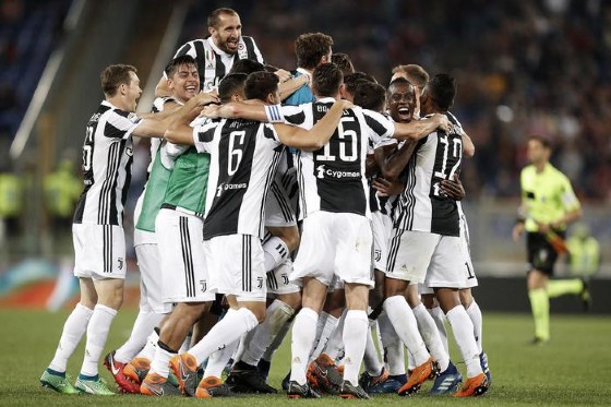 L'esultanza dei giocatori bianconeri