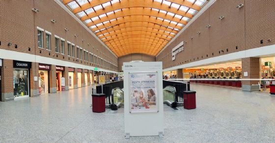 Commessa vede il ladro e lancia l'allarme (© Centro commerciale i Giardini) Commessa vede il ladro e lancia l'allarme (© Centro commerciale i Giardini)