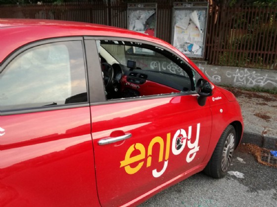 Auto danneggiate in via Montano