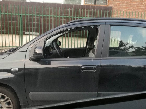 Auto danneggiate in via Montano