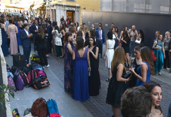 Maturandi in festa a Udine: oltre 4 mila per la 'notte prima degli esami'