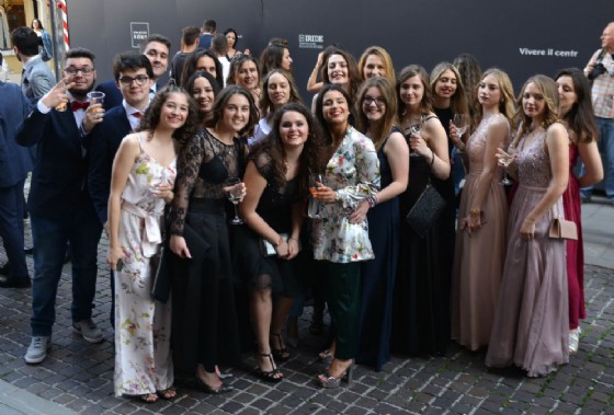 Maturandi in festa a Udine: oltre 4 mila per la 'notte prima degli esami'