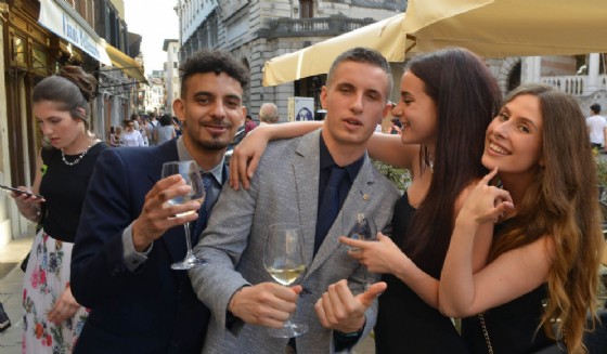 Maturandi in festa a Udine: oltre 4 mila per la 'notte prima degli esami'