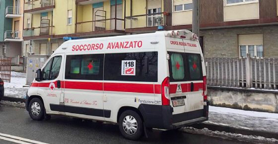 Dramma a Banchette, ingegnere si suicida gettandosi dal quarto piano (© ANSA) Dramma a Banchette, ingegnere si suicida gettandosi dal quarto piano (© ANSA)