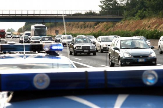 Tenta di gettarsi dal ponte della tangenziale: dramma sfiorato sulla Biella-Chiavazza