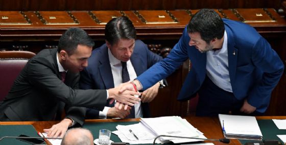 Giuseppe Conte con Matteo Salvini e Luigi Di Maio