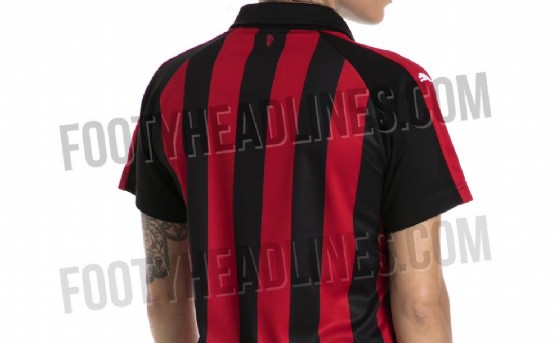 Il retro della prima maglia rossonera