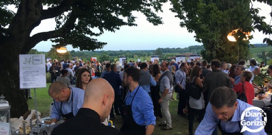 Luci e colori alla "Cenaspettacolo", il glamour dinner show con le eccellenze del gusto di Fvg Via dei Sapori