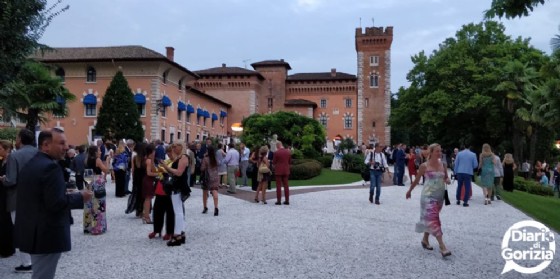 Luci e colori alla "Cenaspettacolo", il glamour dinner show con le eccellenze del gusto di Fvg Via dei Sapori