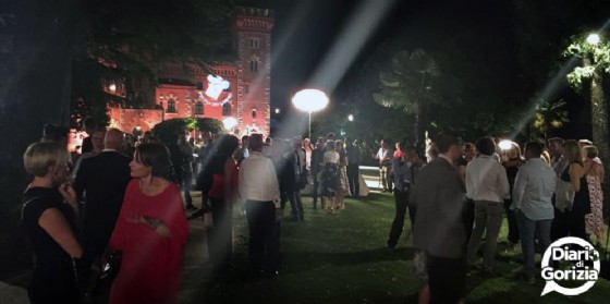 Luci e colori alla "Cenaspettacolo", il glamour dinner show con le eccellenze del gusto di Fvg Via dei Sapori