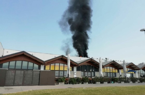 Incendio alla Pezzetta di Fagagna: al lavoro i vigili del fuoco