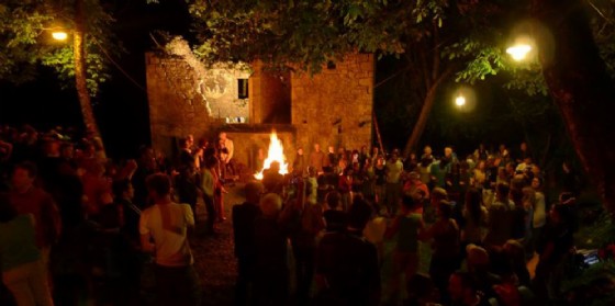 Torna "FestInVal – Trame" a Tramonti di Sotto: balli intorno al fuoco
