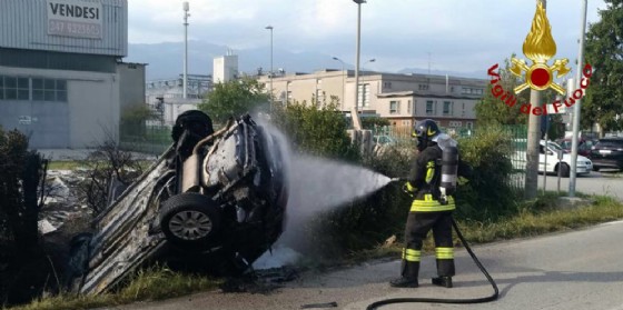 Incidente con incendio a Vigonovo di Fontanafredda: conducente ferito