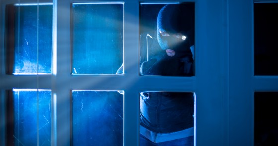 Ladri mettono a soqquadro un'abitazione in via per Netro