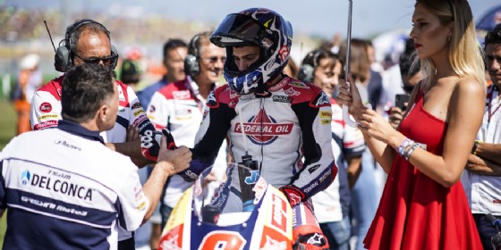 Jorge Navarro con Fausto Gresini sulla griglia di partenza a Misano