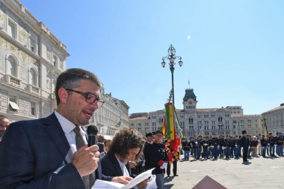 Assessore Pierpaolo Roberti interviene in piazza