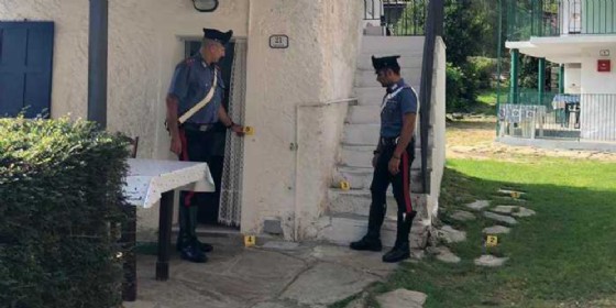 I Carabinieri effettuano i rilievi del caso sul luogo della sparatoria