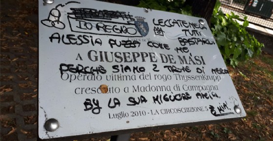 «Siamo due t…e, leccatemela»: oscenità sulla targa in memoria di Giuseppe De Masi