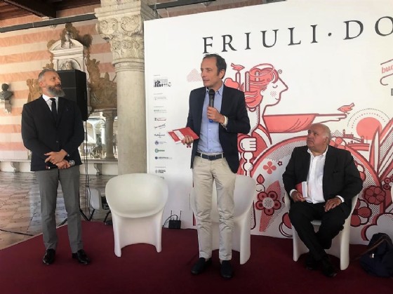 Il governatore del Fvg Massimiliano Fedriga interviene alla presentazione della guida ai sapori e ai piaceri del Fvg