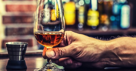 Barista aggredito da un cliente ubriaco