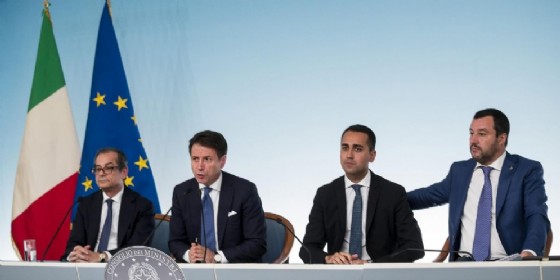 Def: Ufficio parlamentare di bilancio non lo convalida. I vicepremier, tiriamo avanti Def: Ufficio parlamentare di bilancio non lo convalida. I vicepremier, tiriamo avanti