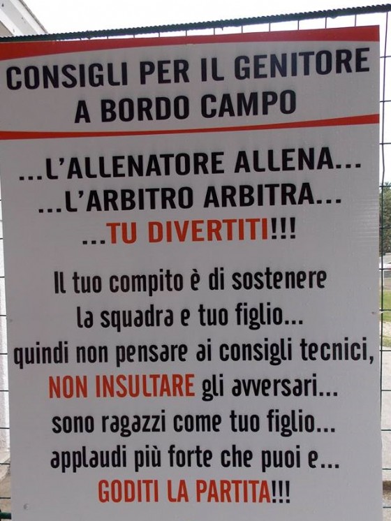 Papà si picchiano sugli spalti durante un'amichevole di under 12: notificato il Daspo