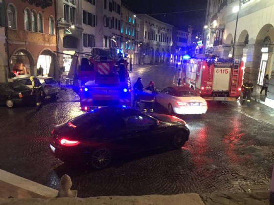 Udine, crolla un pezzo di cornicione della Loggia del Lionello