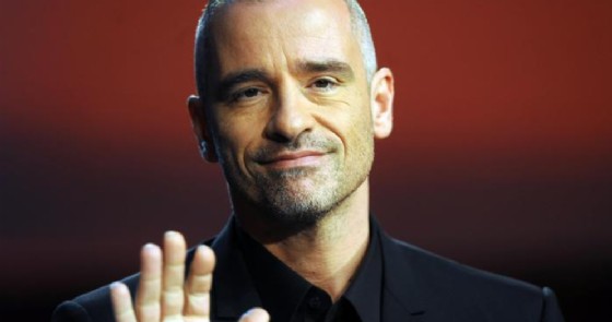 Eros Ramazzotti umilia l'ex moglie Michelle Hunziker: il gesto clamoroso Eros Ramazzotti umilia l'ex moglie Michelle Hunziker: il gesto clamoroso