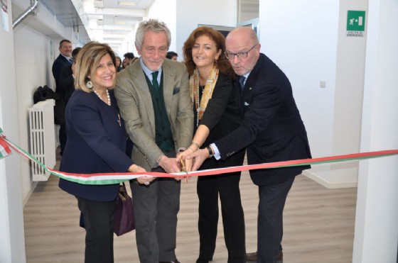 Il taglio del nastro. Da sinistra: Annunziata Gallo, Prefetta, Pier Francesco Corcione, Direttore UIB e Presidente TAM, Ivana Morando, referente ITS Regione Piemonte, Paolo Bastianelli, vice presidente Sistema Moda Italia
