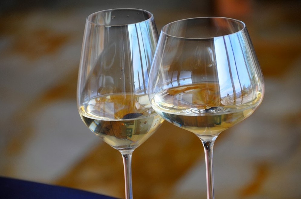 Bicchieri di vino bianco