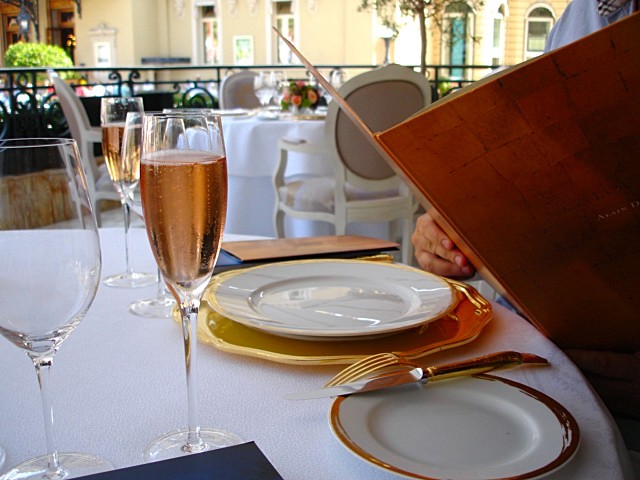 Servizio in terrazza al Louis XV