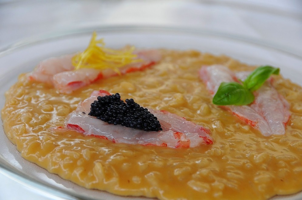 Risotto con bufala affumicata, bisque e gamberi