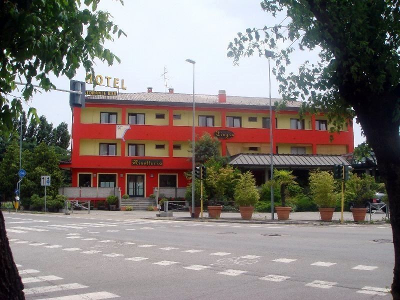 La facciata dell'Hotel