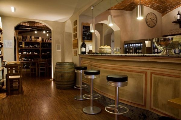 L'enoteca wine bar al piano terra