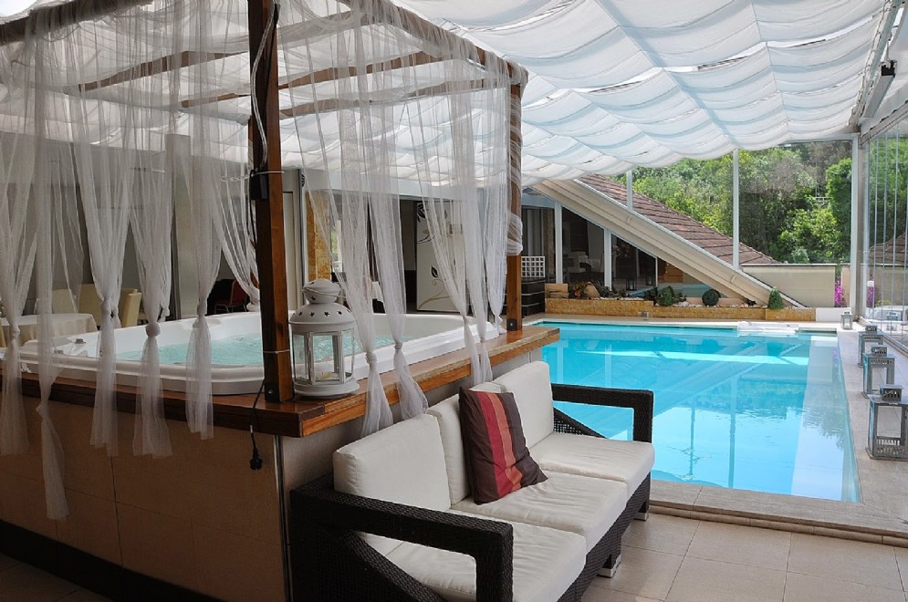 Per un aperitivo o per il dopo cena a bordo da trascorrere a bordo piscina