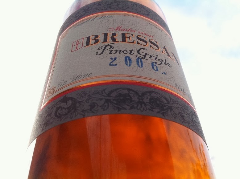 Notare il colore del suo Pinot Grigio