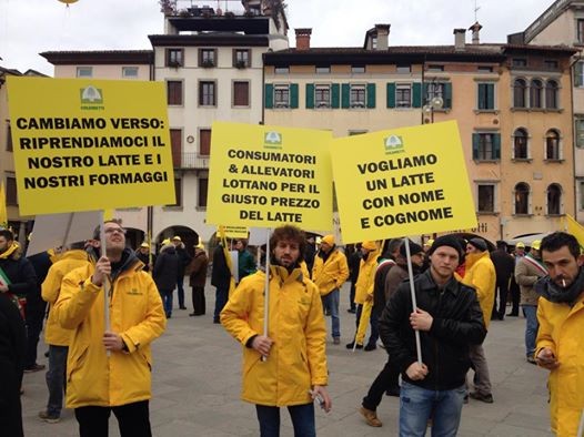 Gli allevatori protestano a Udine